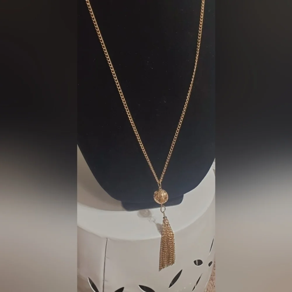 Long Chain Pearl Tassel Pendant. 🌴